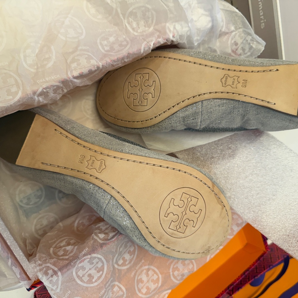 Tory Burch Caroline 2 Metallic Ballet Flat, Pewter-Mercury, Size 9 - Picture 4 of 4